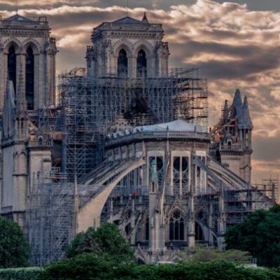 Modernización de los vitrales de Notre Dame: La guerra contra el catolicismo continúa