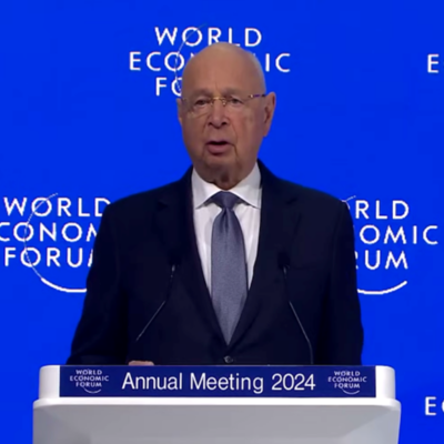 ¿Complejo mesiánico? Klaus Schwab proclama a los dirigentes de Davos “administradores del futuro”