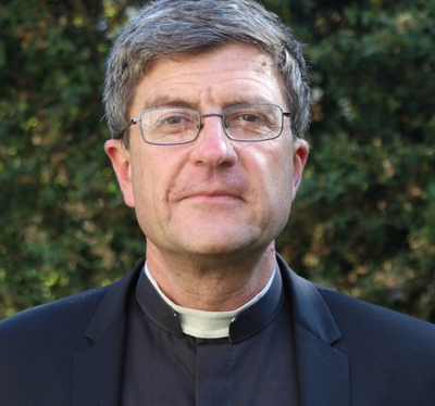 Monseñor Eric de Moulins-Beaufort denuncia las mentiras de Emmanuel Macron