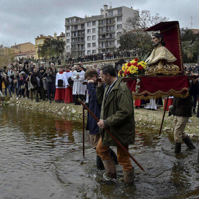 Hace un año. Perpiñán: Empieza a llover tras una procesión contra la sequía.