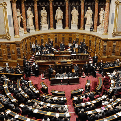 Francia podría eliminar las referencias cristianas de las vacaciones escolares